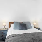 Newly Renovated Lakeland - Pass The Keys *