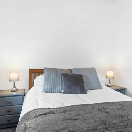 Newly Renovated Lakeland - Pass The Keys *