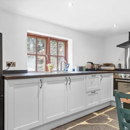 Newly Renovated Lakeland - Pass The Keys